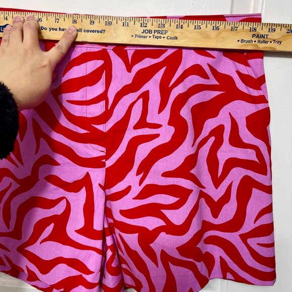 New SPANX ON THE GO PRINT 5.5" SHORTS in Zebra Print XL - Picture 13 of 15